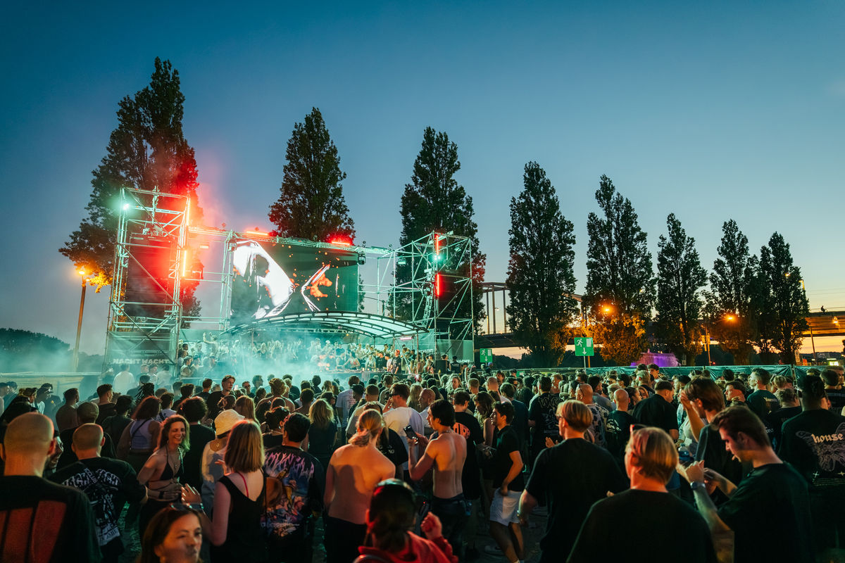 Loading... just a sec